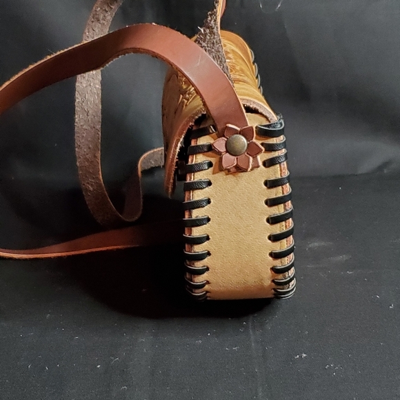 Hand Tooled Leather Crossbody NWOT'S - Picture 4 of 7